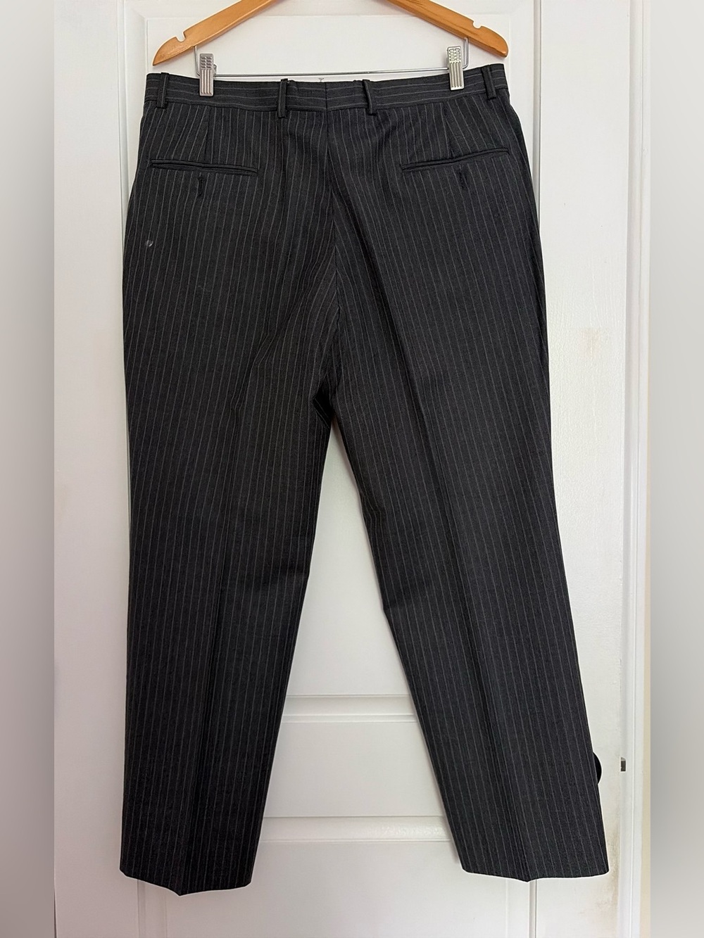 BURBERRY LONDON 2 Piece Men's Wool Charcoal Pinstripe Blazer and Pants - Picture 4 of 10